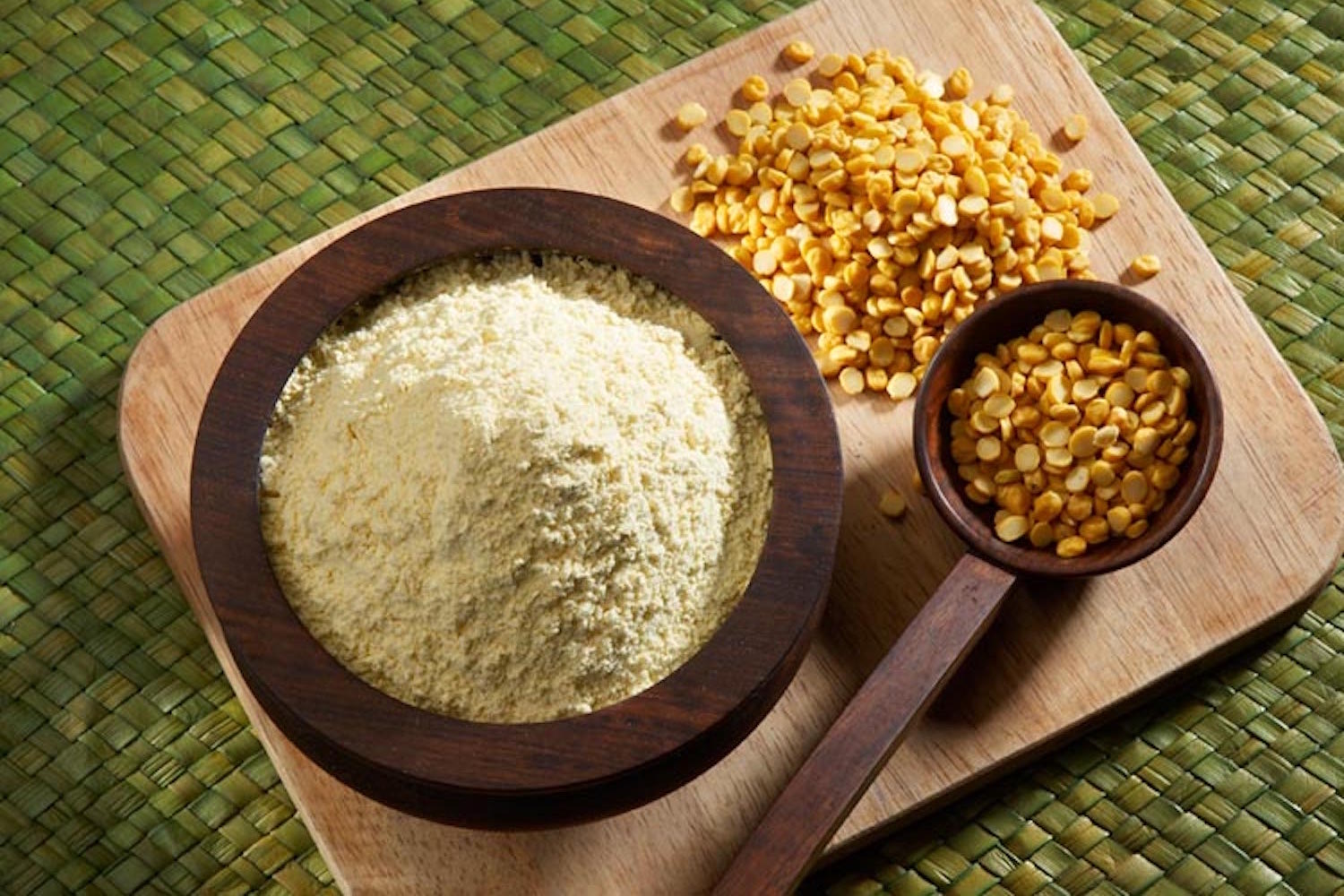 10-amazing-gram-flour-besan-benefits-and-uses-for-hair-face-skin