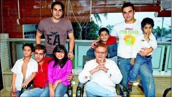 Salman Khan With Family Wallpapers 