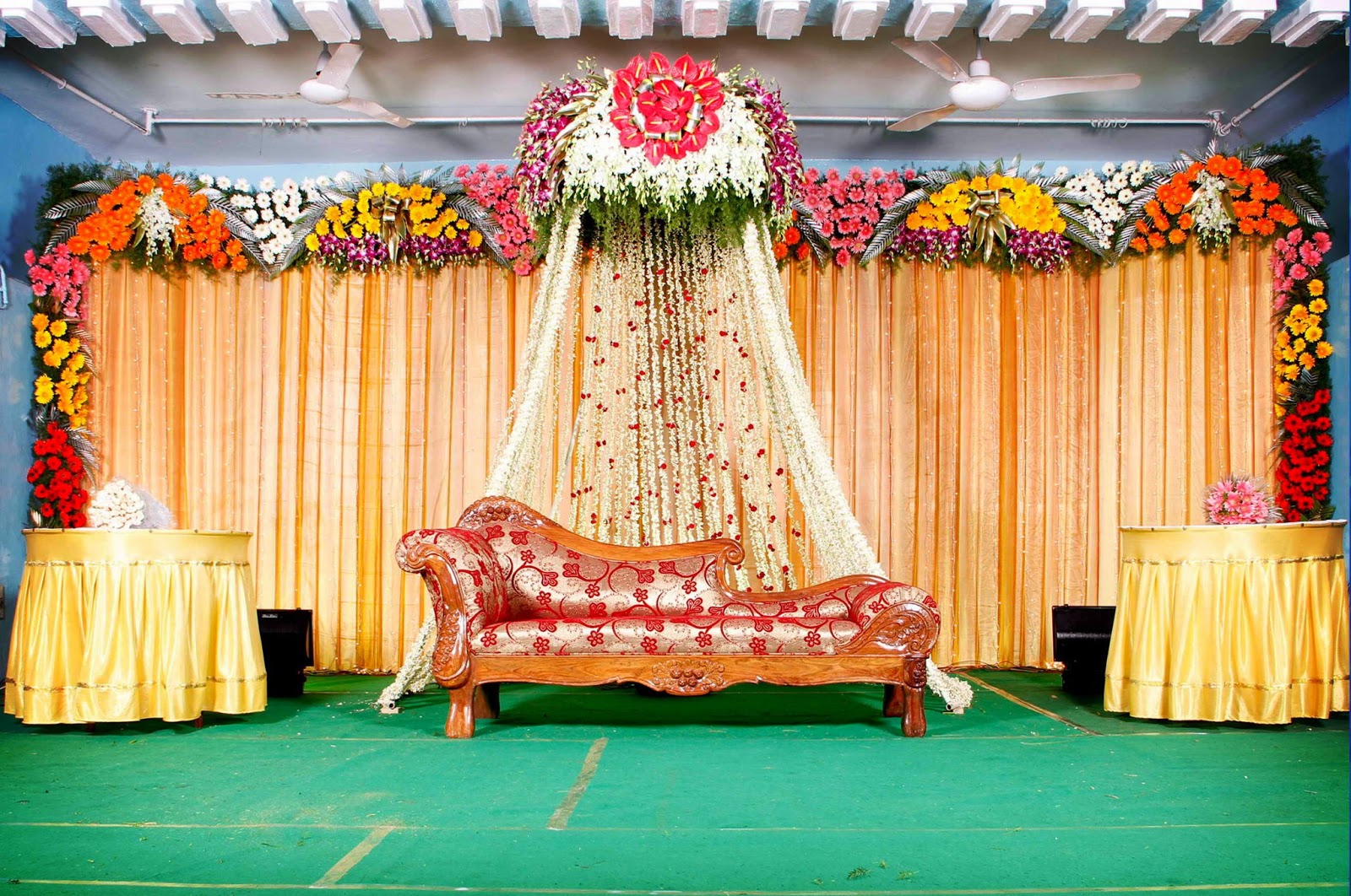 Latest wedding stage decoration themes