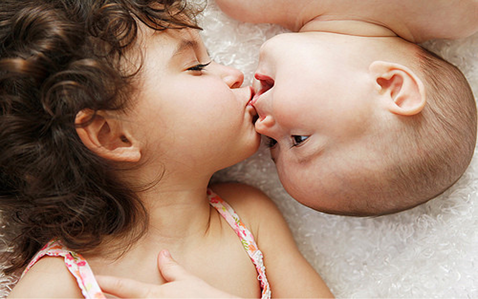 baby love kissing photos