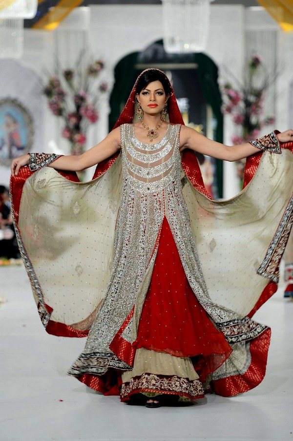 Red beautiful pakistani bridal wedding dress 