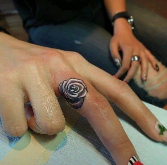 beautiful finger tattoo design 
