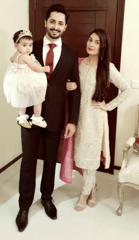 Ayeza Khan photos with family