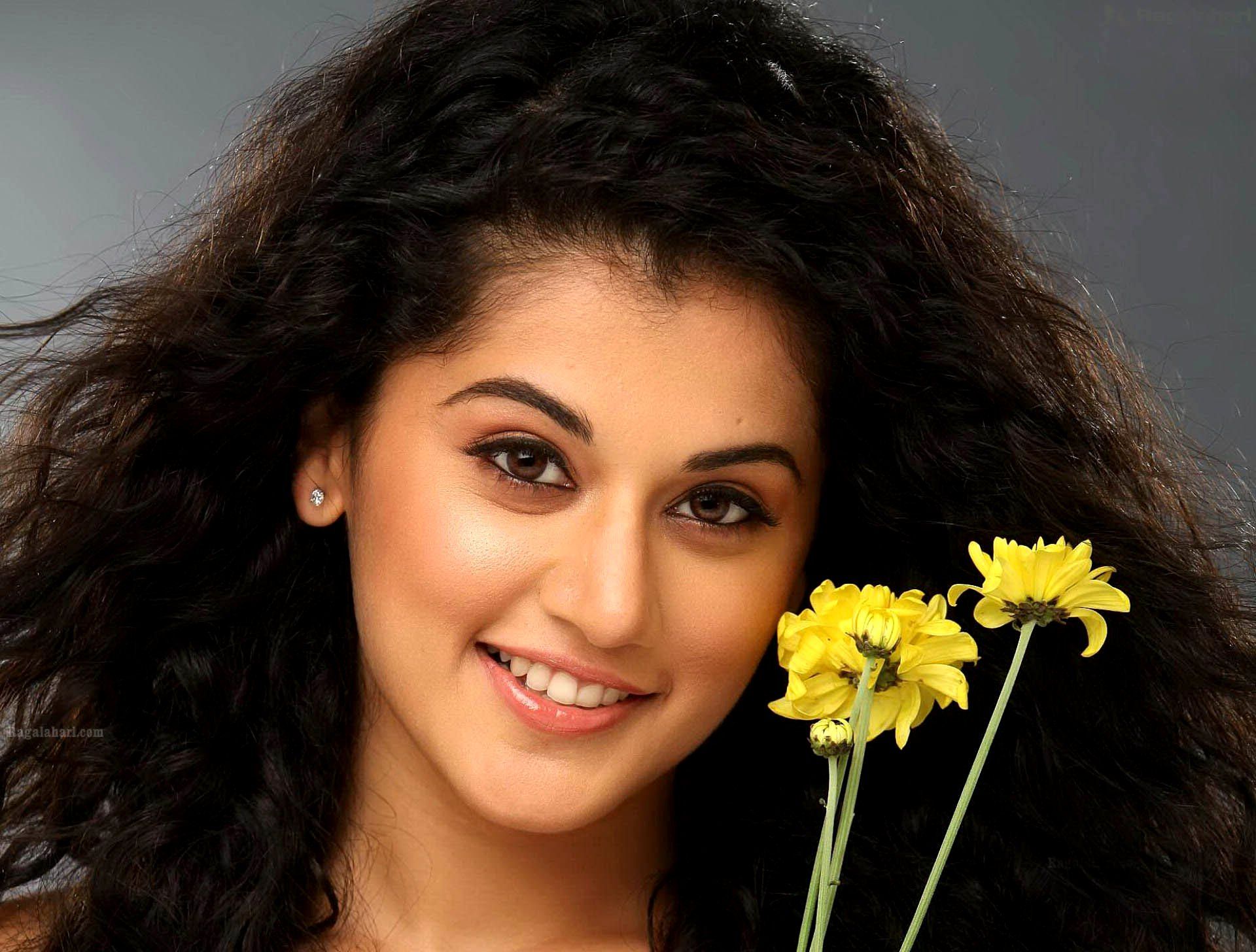 Taapsee Pannu beautiful Indian Girl Pretty Desi Girls Images