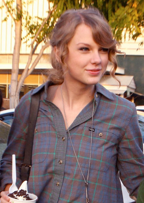 Taylor Swift Beautiful Image without Makeup