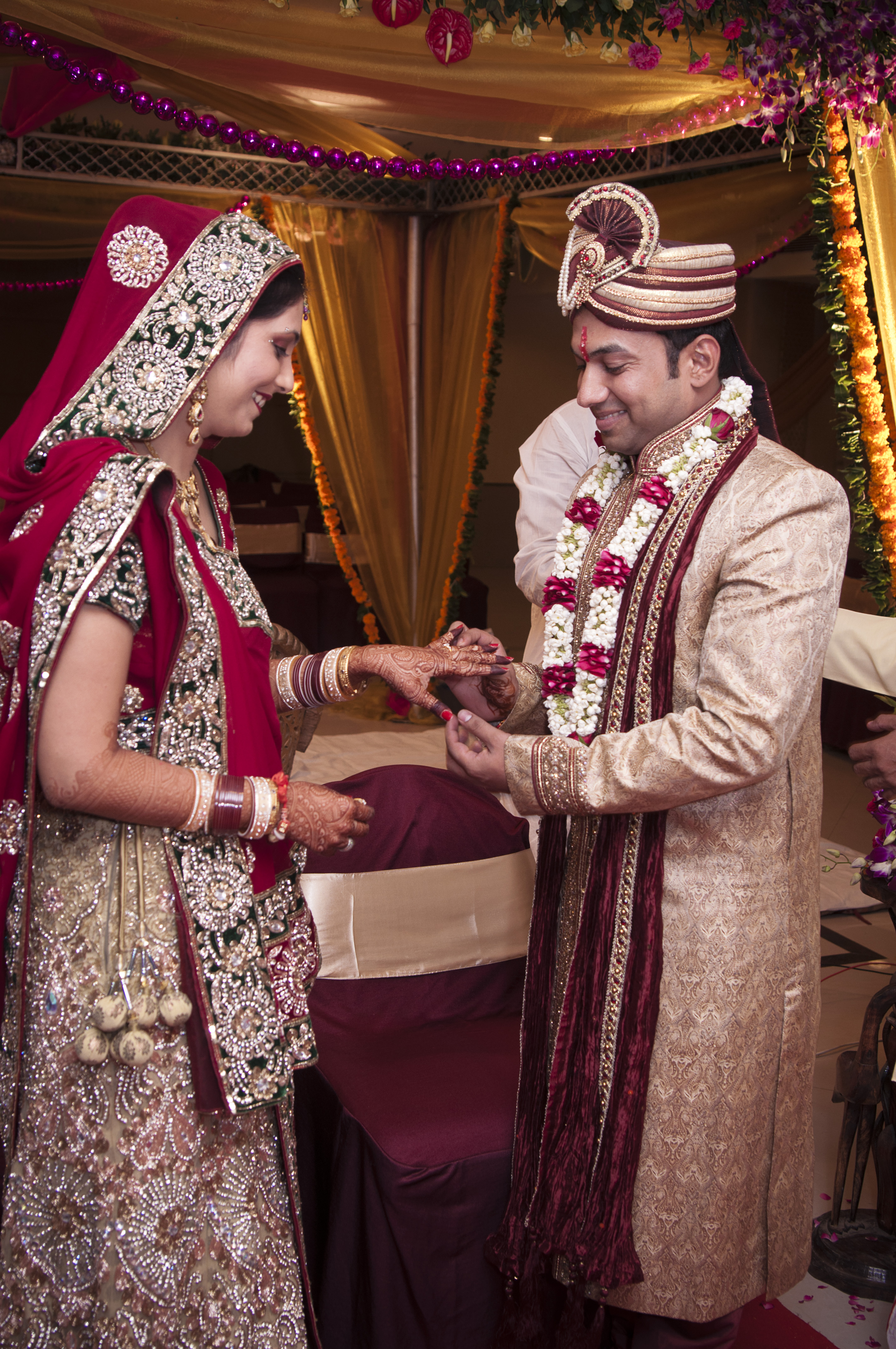 colourful and rich gujarati wedding traditions