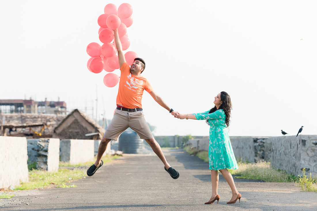 pre wedding shoot using balloons