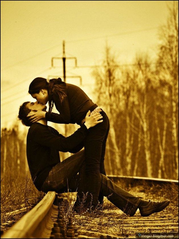 pre-wedding shoot at train track