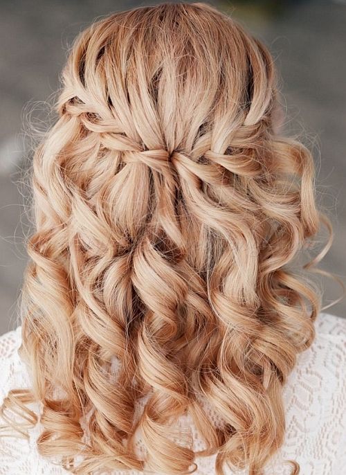 bridal hairstyle for curly hair