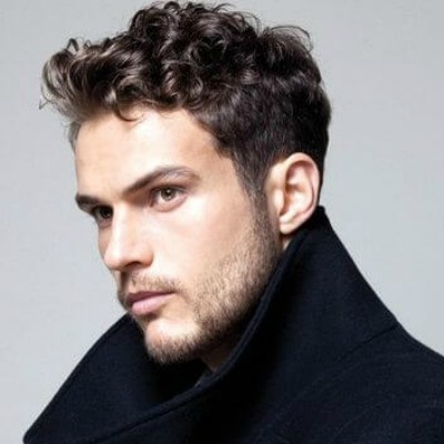 men wavy hairstyle