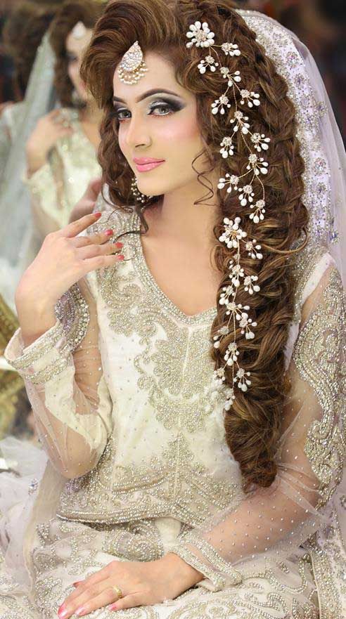 hairstyle on saree for wedding