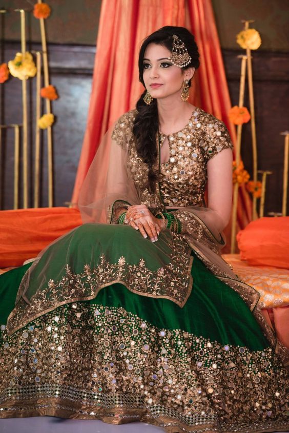 36+ Best Hairstyles For Lehenga Must Try To Grace This ... (564 x 845 Pixel)