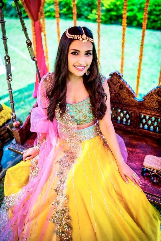 36+ Best Hairstyles For Lehenga Must Try To Grace This ... (564 x 845 Pixel)